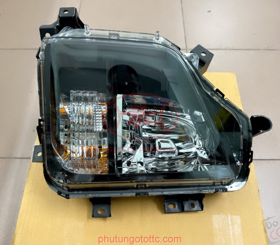 ĐÈN PHA TRITON 2019